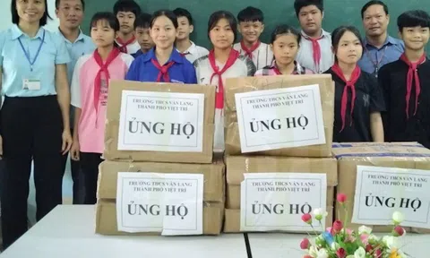 Phú Thọ: Trường THCS Văn Lang (Việt Trì) tặng sách cho học sinh vùng cao Hà Giang