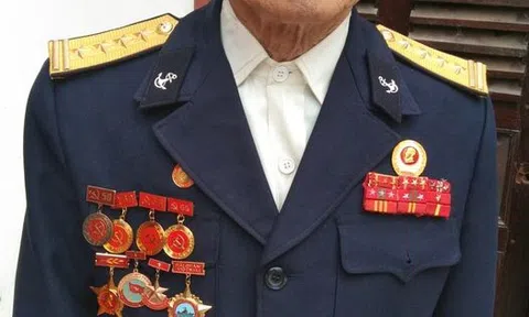 Người lính hải quân 91 tuổi đời, 72 tuổi Đảng luôn nhớ lời Bác dạy