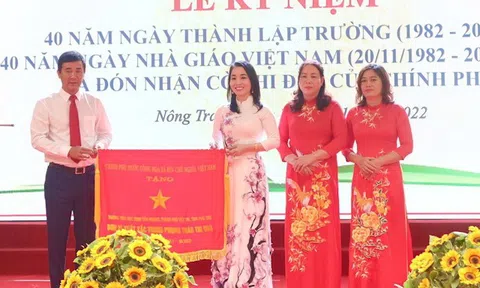 Phú Thọ: Trường Tiểu học Đinh Tiên Hoàng (Việt Trì) kỷ niệm 40 năm thành và đón nhận Cờ thi đua của Thủ tướng Chính phủ