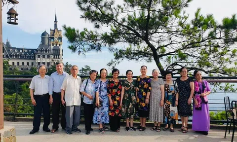 Kỷ niệm 50 năm ra trường (1972 - 2022):   Vượt qua lửa bom đến trường Đại học       