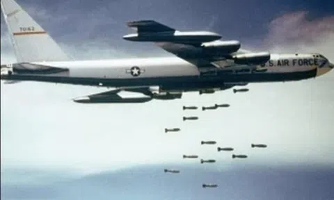 Những người hàng xóm của tôi giơ tay lên trời, vít cổ máy bay Mỹ trong 12 ngày đêm Hà Nội - Điện Biên Phủ trên không