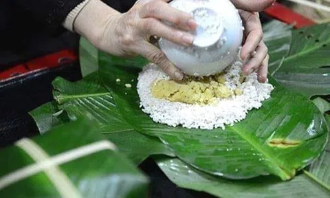 Bộ đội gói bánh chưng