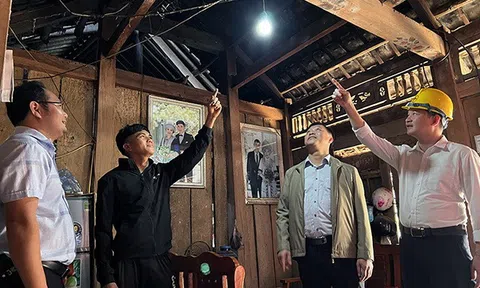   Tuyên Quang: Đồng bào Mông xã Hùng  Lợi (Yên Sơn) thỏa nỗi khát khao có điện đón Tết Quý Mão