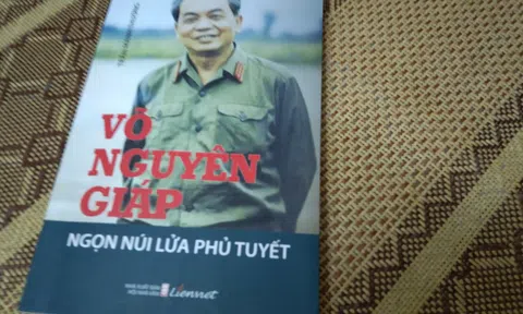 Thêm một sách mới về Đại tướng Võ Nguyên Giáp của Nhiếp ảnh gia Trần Mạnh Thường
