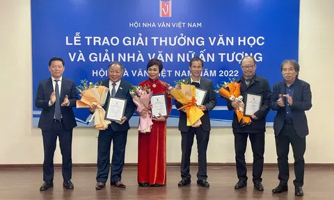 Bài phát biểu của dịch giả Bruce Weigl về thơ Trần Lê Khánh