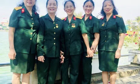 Chuyện bây giờ mới kể