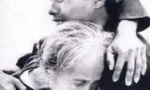 Nụ cười và nước mắt