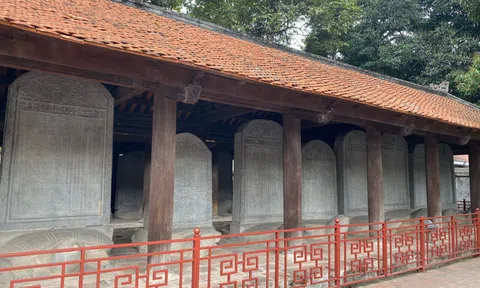 Bia đá kể chuyện xưa