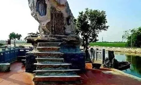 Dòng sông bến đợi