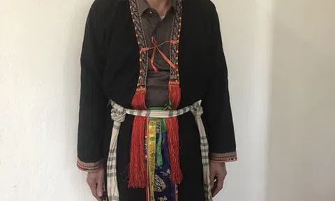 Vì sao thầy cúng người Dao làm lễ cấp sắc lại mặc quần đàn bà ?