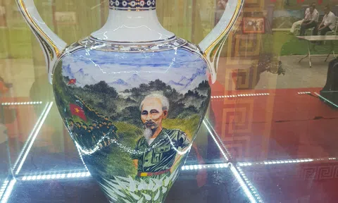 Độc Đáo Của Gốm Sứ Hữu Nhật Về Đề Tài Quê Cha Đất Tổ