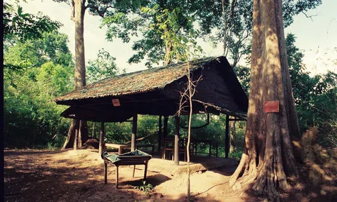  Về thăm căn cứ Tà Thiết của Bộ chỉ huy Miền
