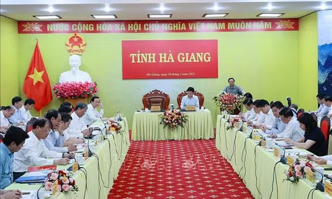 Thủ tướng Phạm Minh Chính: Hà Giang phải luôn khát khao phát triển nhanh, xanh và bền vững