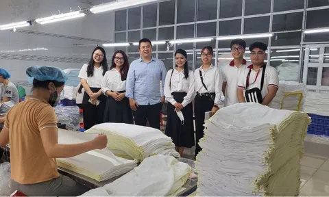 Chuyến đi thực tế tư vấn pháp luật của sinh viên Trường Đại học Ngoại thương