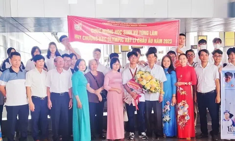 Phú Thọ: Em Vũ Tùng Lâm trường THPT Chuyên Hùng Vương giành Huy chương Bạc Olympic Vật lý châu Âu