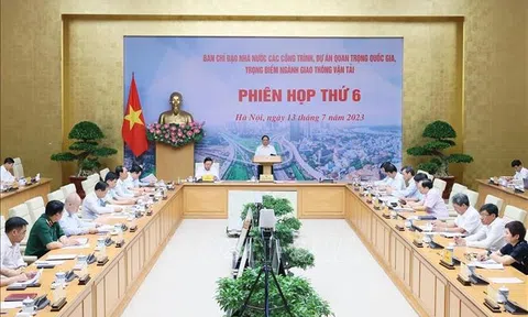Thủ tướng: Tập trung gỡ nút thắt về giải phóng mặt bằng và nguyên vật liệu xây dựng các dự án trọng điểm ngành giao thông