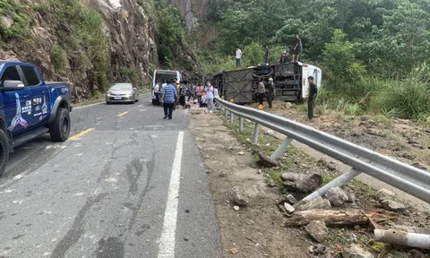 Khẩn trương cứu chữa nạn nhân vụ tai nạn giao thông đặc biệt nghiêm trọng tại Khánh Hoà