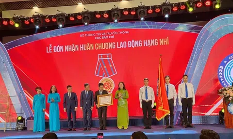 Kỷ niệm 20 năm thành lập Cục báo chí, đón nhận Huân chương Lao động hạng Nhì