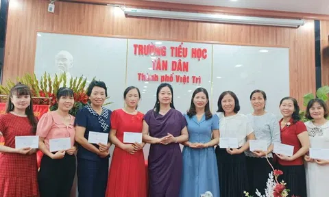 Phú Thọ: Trường tiểu học Tân Dân (Việt Trì) trao thưởng giáo viên có học sinh đỗ vào trường THCS Văn Lang năm học 2023 - 2024
