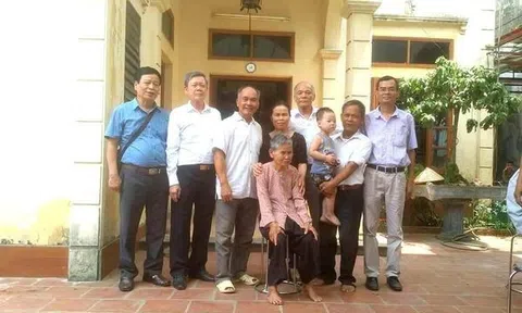 Tưởng nhớ chỉ huy, đồng đội