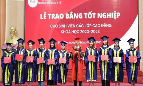 Trường Cao đẳng Y tế Phú Thọ trao bằng tốt nghiệp cho sinh viên các ngành đào tạo