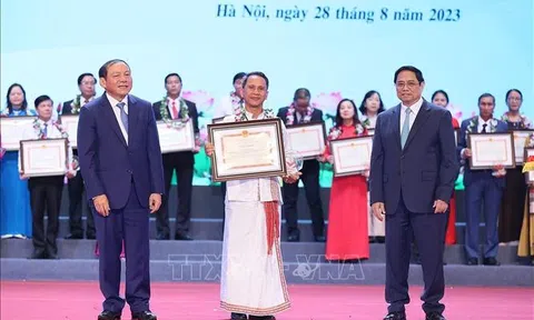 Thủ tướng: Tuyên dương gương điển hình trong lĩnh vực văn hóa, tô thắm truyền thống, tinh thần và khát vọng Việt Nam