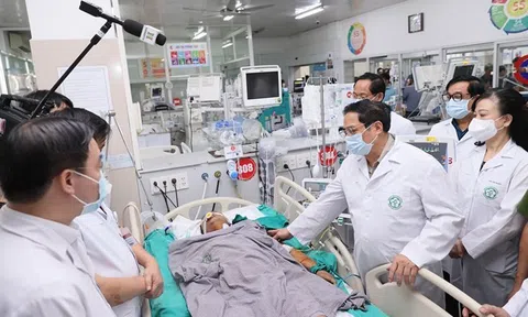 Thủ tướng thăm hỏi sức khỏe nạn nhân vụ cháy chung cư mini tại 37 ngách 29/70 phố Khương Hạ, phường Khương Đình, quận Thanh Xuân, Hà Nội