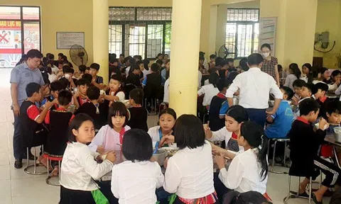 Phú Thọ: Huyện miền núi Tân Sơn tạo điều kiện cho học sinh dân tộc thiểu số yên tâm học tập