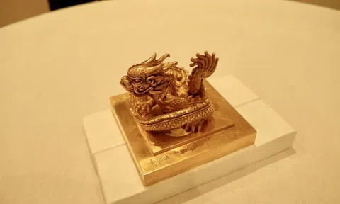 Ấn vàng "Hoàng đế chi bảo" từ Pháp chuyển giao về Việt Nam