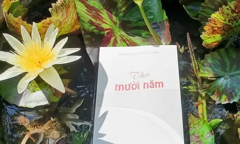 Mười năm một quãng đường người xót xa