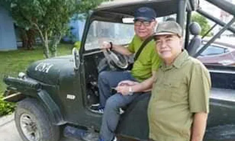 Giữa hai trang sách là cuộc đời người lính