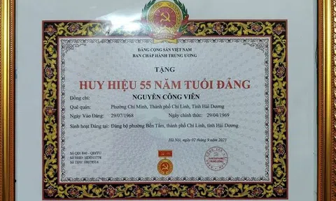 Hai tấm Huy hiệu 55 tuổi Đảng
