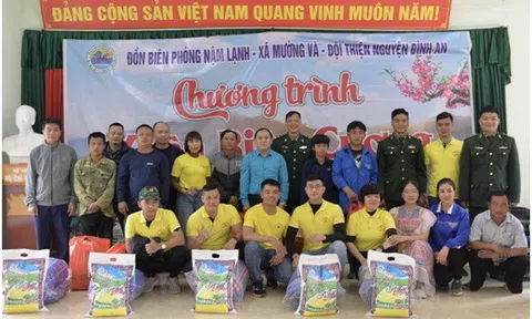 Xuân ấm vùng biên