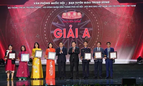 Trao giải Báo chí toàn quốc về Quốc hội và Hội đồng Nhân dân lần thứ hai