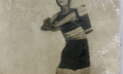 Tấm ảnh cô văn công (Kỳ 4)