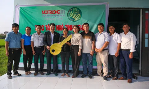 Đi Điện Bàn (Quảng Nam) trao tặng nhà tình nghĩa