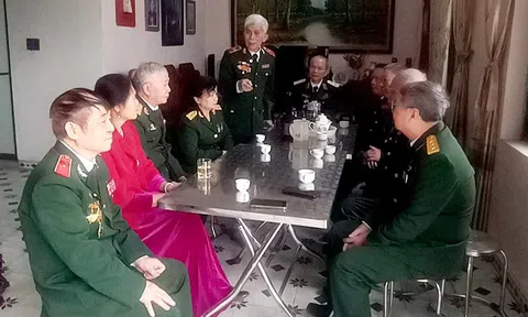 Cựu chiến binh gặp mặt thân mật ôn lại chiến trường xưa