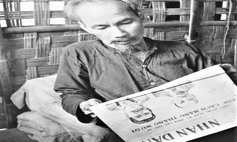 Bác Hồ viết báo như thế nào, chuyện kể từ người điểm báo gần gũi bên Người