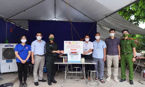 Tuổi trẻ Công an Thủ đô luôn đồng hành tiếp sức cùng lực lượng trên tuyến đầu chống dịch