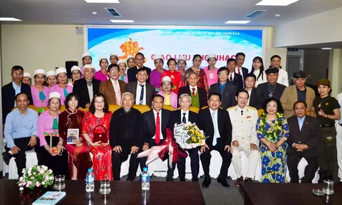 Trao giải cuộc thi thơ lần thứ nhất “Việt Nam đất nước lời ru” và phát hành thi tuyển cùng tên