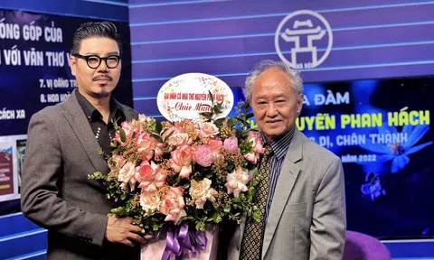 Nghệ sĩ Quốc Quốc - Ấm áp, sâu lắng với "Hoa Sữa Tình Đầu" của Nhạc Sĩ Phạm Việt Long.