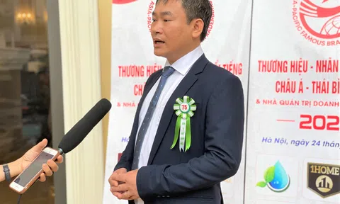 CEO Nguyễn Tiến Thịnh, Giám đốc Công ty TNHH Giải pháp và Dịch vụ Cao cấp SmartBiz được vinh danh