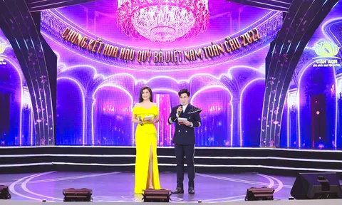 MC Minh Hưng người dẫn chương trình đêm chung kết Hoa hậu Quý bà Việt Nam Toàn cầu 2022