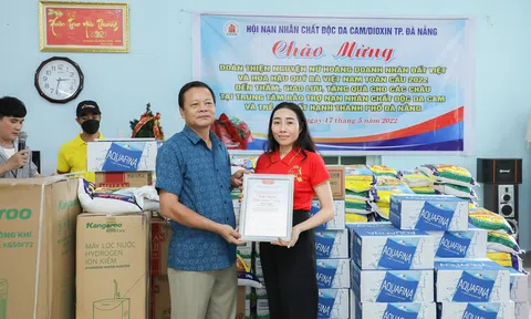 Á hoàng Võ Lý Sang đồng hành trao tặng nhà tình thương cùng BTC Nữ hoàng Doanh nhân đất Việt 2022