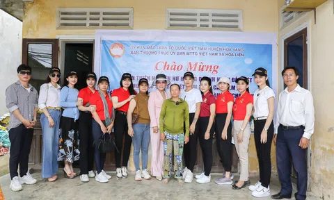 Các doanh nhân Hoa hậu Quý bà Việt Nam Toàn cầu và Nữ hoàng Doanh nhân Đất Việt trao tặng nhà tình thương