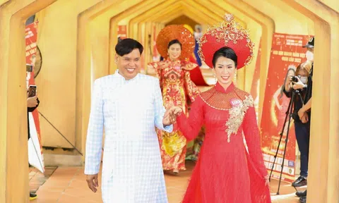 Các thí sinh Hoa hậu Doanh nhân Việt Nam Toàn cầu 2022 khoe sắc trong tà áo dài của NTK Đức Minh
