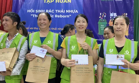 Unilever Việt Nam tôn vinh và hỗ trợ lao động nữ phi chính thức về thu gom rác thải