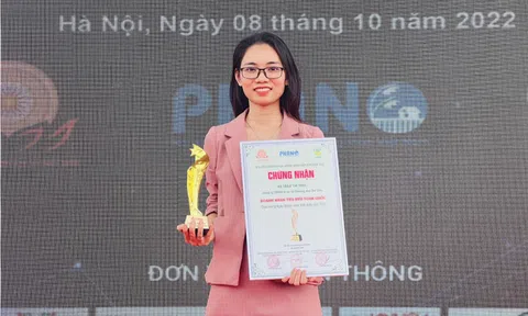 CEO Trần Thị Tươi - công ty In và Thương Mại Tuệ Lâm được vinh danh tại Diễn đàn Văn hóa Doanh nhân Việt Nam