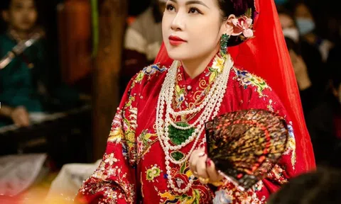 Cô đồng Đặng Thiên Hương công đức xây dựng Lầu Sơn Trang - Chầu Lục