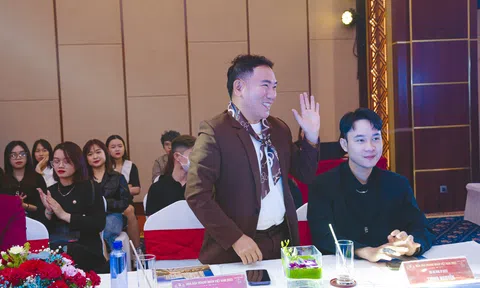 Lạ mắt với BST áo dài cách tân độc đáo của NTK Tony Phạm